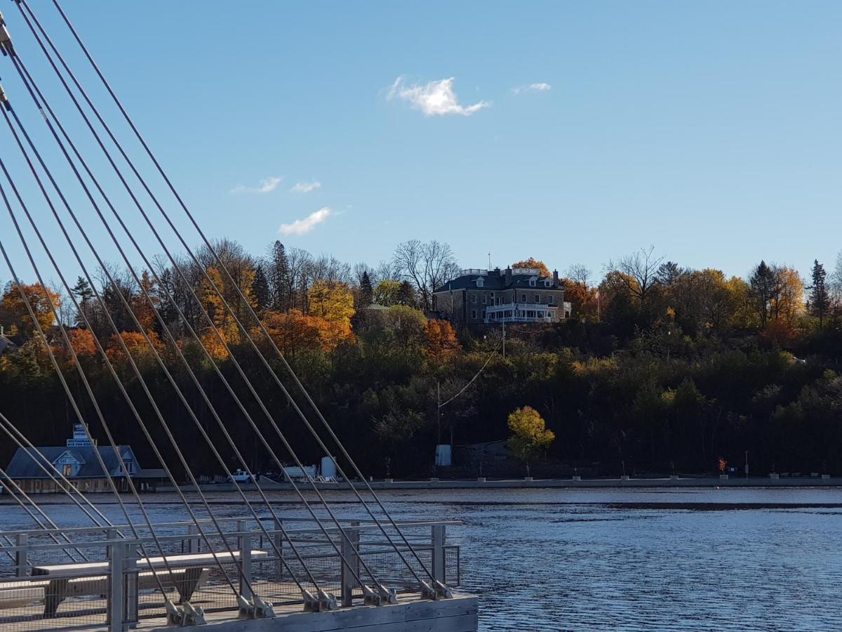 Kokomo Inn Bed And Breakfast Ottawa-Gatineau'S Only Tropical Riverfront B&B On The National Capital Cycling Pathway Route Verte #1 - For Adults Only - Chambre D'Hotes Tropical Aux Berges Des Outaouais Bnb #17542O Ngoại thất bức ảnh