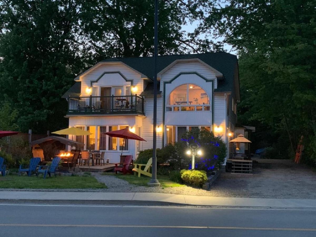 Kokomo Inn Bed And Breakfast Ottawa-Gatineau'S Only Tropical Riverfront B&B On The National Capital Cycling Pathway Route Verte #1 - For Adults Only - Chambre D'Hotes Tropical Aux Berges Des Outaouais Bnb #17542O Ngoại thất bức ảnh