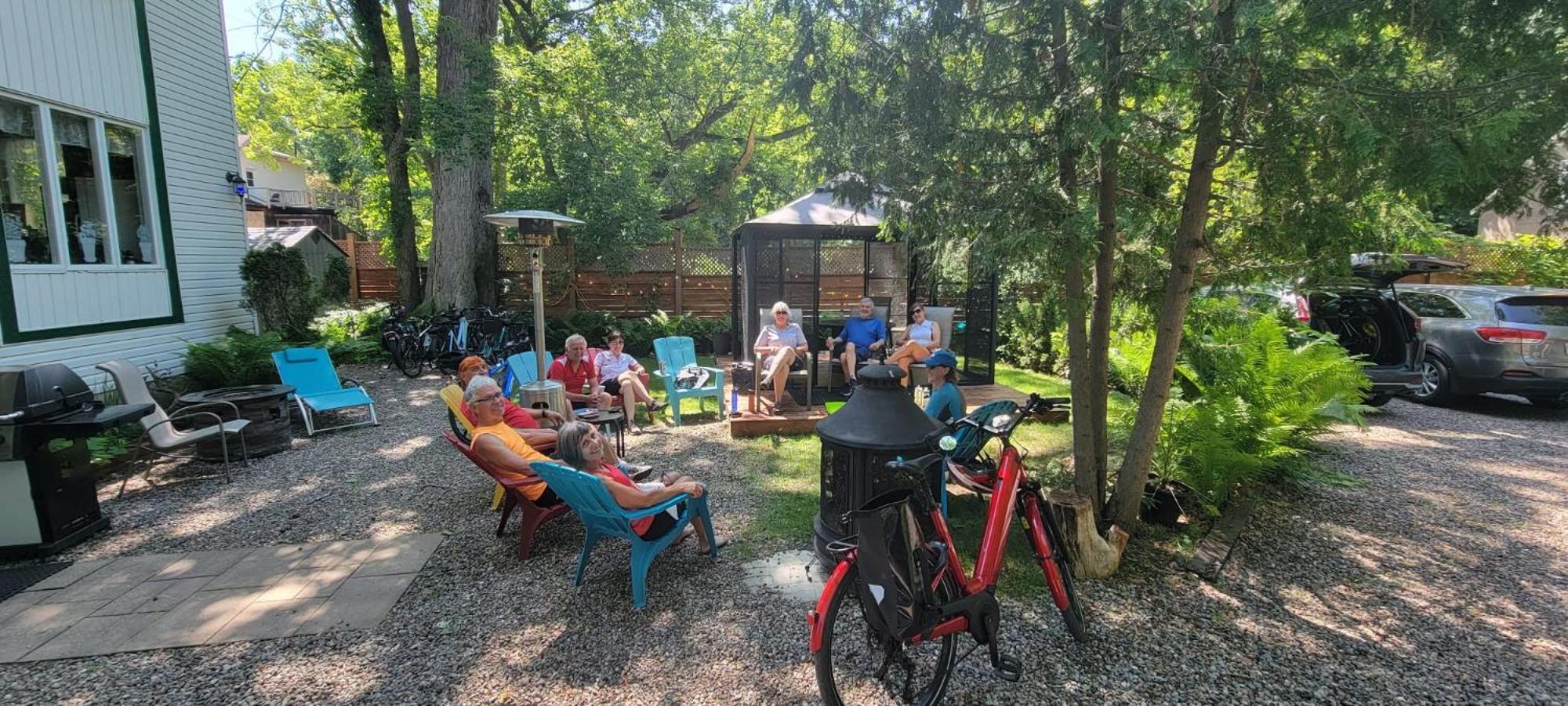 Kokomo Inn Bed And Breakfast Ottawa-Gatineau'S Only Tropical Riverfront B&B On The National Capital Cycling Pathway Route Verte #1 - For Adults Only - Chambre D'Hotes Tropical Aux Berges Des Outaouais Bnb #17542O Ngoại thất bức ảnh