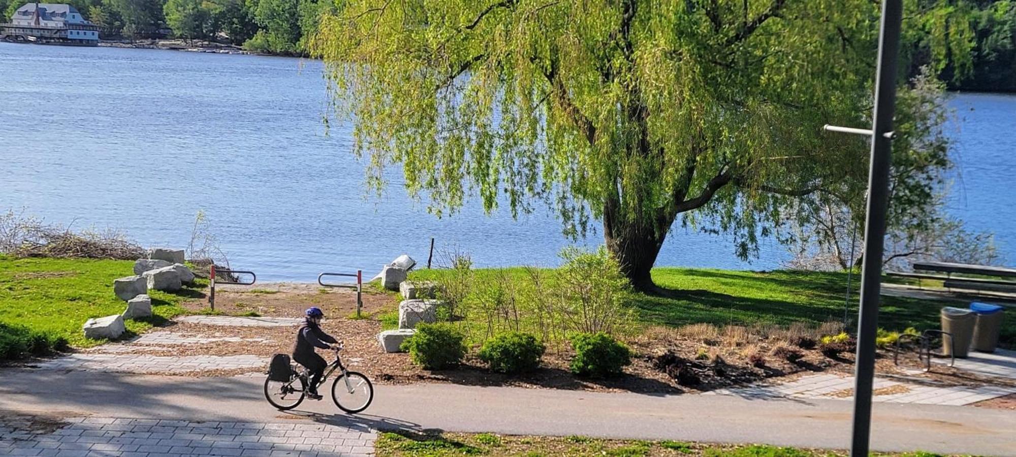 Kokomo Inn Bed And Breakfast Ottawa-Gatineau'S Only Tropical Riverfront B&B On The National Capital Cycling Pathway Route Verte #1 - For Adults Only - Chambre D'Hotes Tropical Aux Berges Des Outaouais Bnb #17542O Ngoại thất bức ảnh