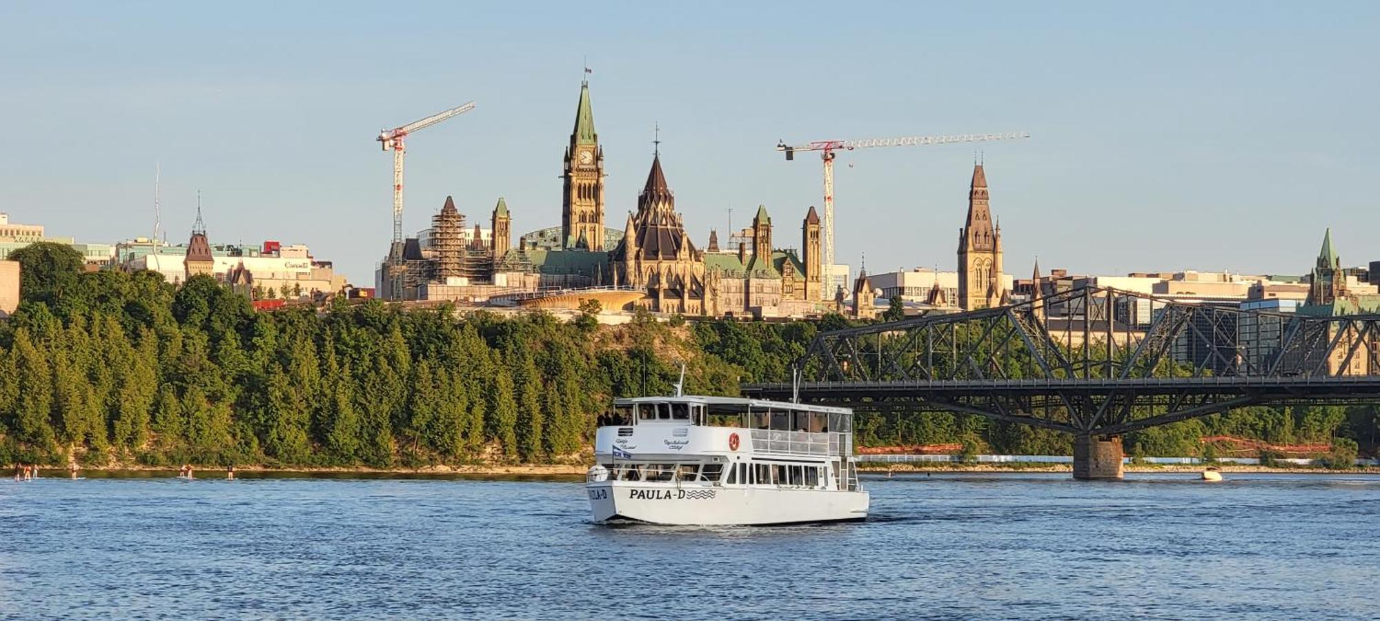 Kokomo Inn Bed And Breakfast Ottawa-Gatineau'S Only Tropical Riverfront B&B On The National Capital Cycling Pathway Route Verte #1 - For Adults Only - Chambre D'Hotes Tropical Aux Berges Des Outaouais Bnb #17542O Ngoại thất bức ảnh