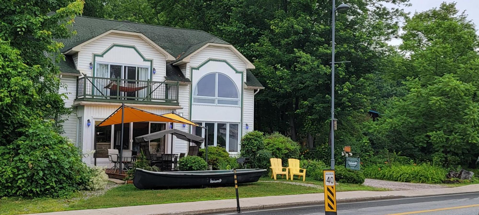 Kokomo Inn Bed And Breakfast Ottawa-Gatineau'S Only Tropical Riverfront B&B On The National Capital Cycling Pathway Route Verte #1 - For Adults Only - Chambre D'Hotes Tropical Aux Berges Des Outaouais Bnb #17542O Ngoại thất bức ảnh