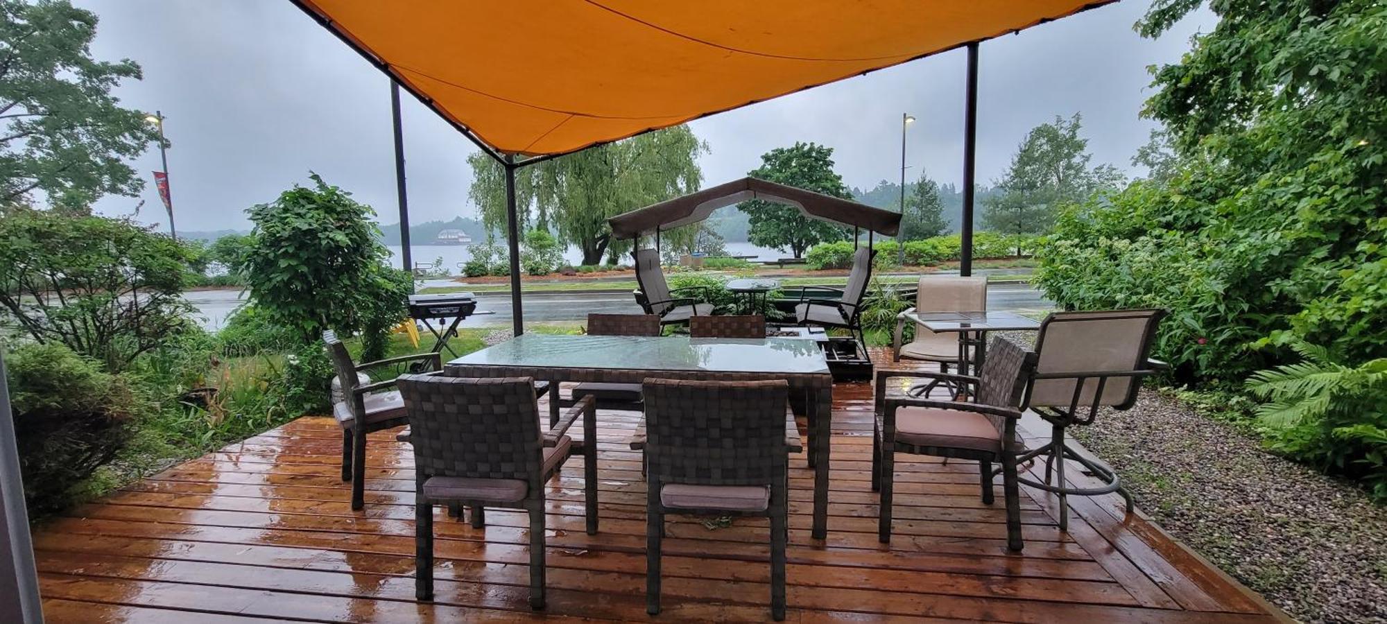 Kokomo Inn Bed And Breakfast Ottawa-Gatineau'S Only Tropical Riverfront B&B On The National Capital Cycling Pathway Route Verte #1 - For Adults Only - Chambre D'Hotes Tropical Aux Berges Des Outaouais Bnb #17542O Ngoại thất bức ảnh