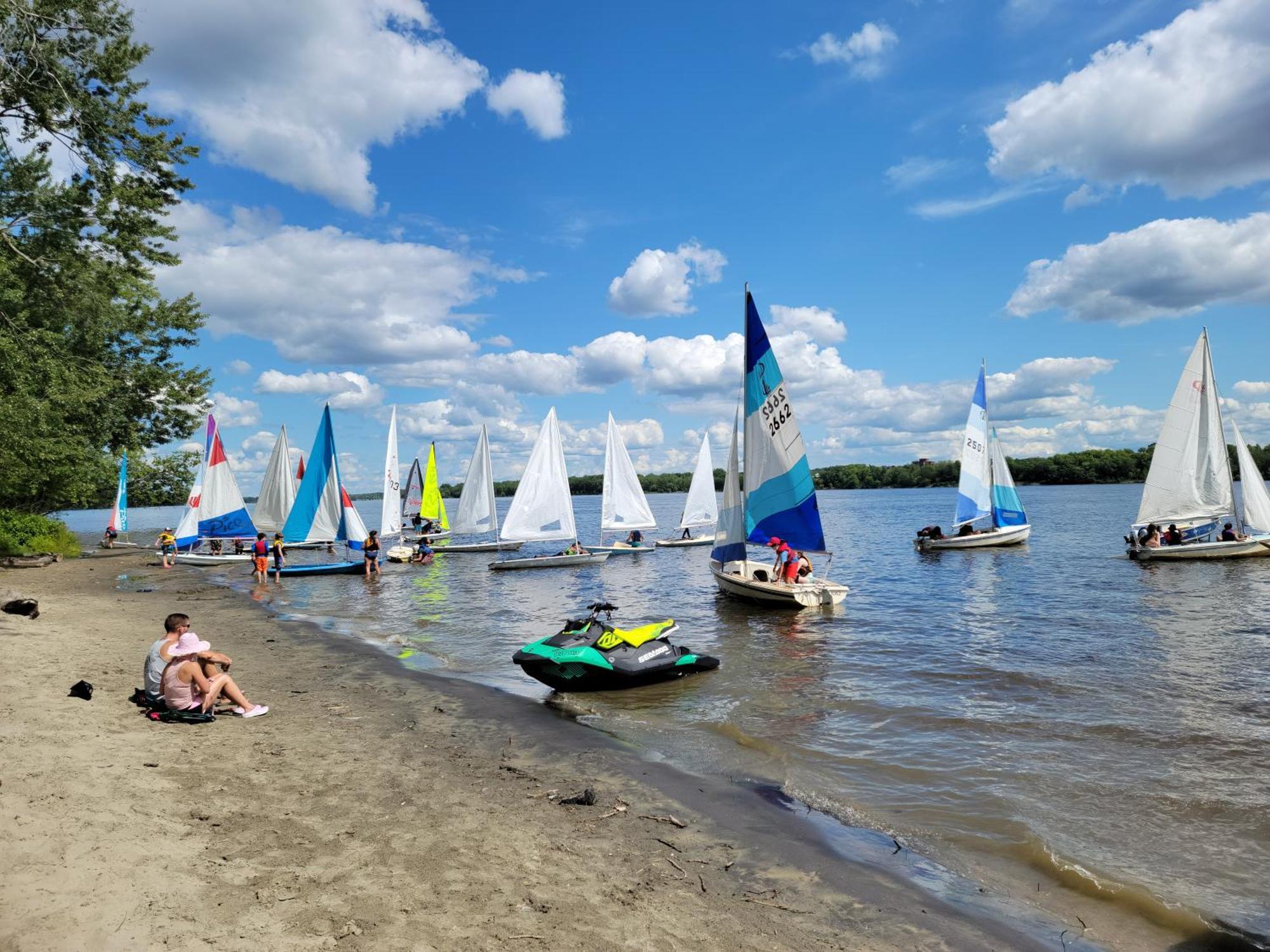 Kokomo Inn Bed And Breakfast Ottawa-Gatineau'S Only Tropical Riverfront B&B On The National Capital Cycling Pathway Route Verte #1 - For Adults Only - Chambre D'Hotes Tropical Aux Berges Des Outaouais Bnb #17542O Ngoại thất bức ảnh