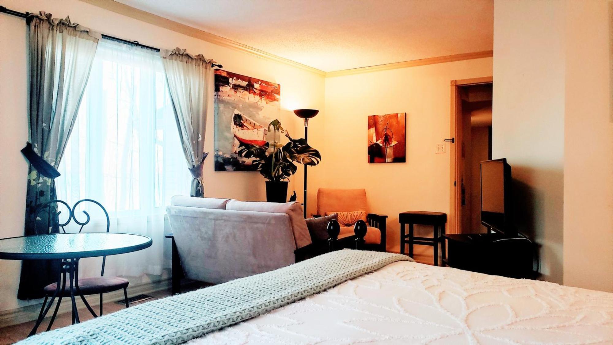 Kokomo Inn Bed And Breakfast Ottawa-Gatineau'S Only Tropical Riverfront B&B On The National Capital Cycling Pathway Route Verte #1 - For Adults Only - Chambre D'Hotes Tropical Aux Berges Des Outaouais Bnb #17542O Ngoại thất bức ảnh