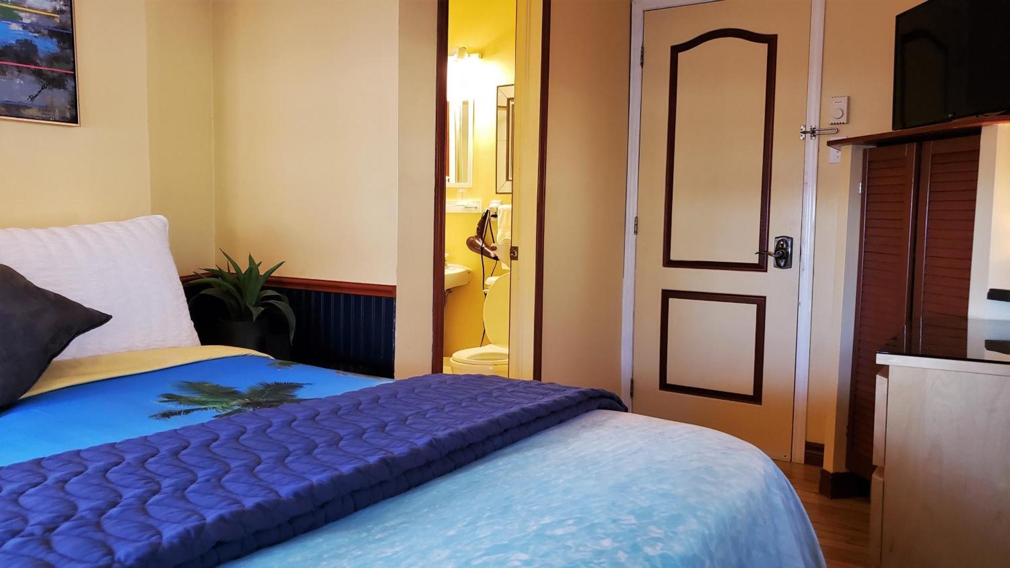 Kokomo Inn Bed And Breakfast Ottawa-Gatineau'S Only Tropical Riverfront B&B On The National Capital Cycling Pathway Route Verte #1 - For Adults Only - Chambre D'Hotes Tropical Aux Berges Des Outaouais Bnb #17542O Phòng bức ảnh