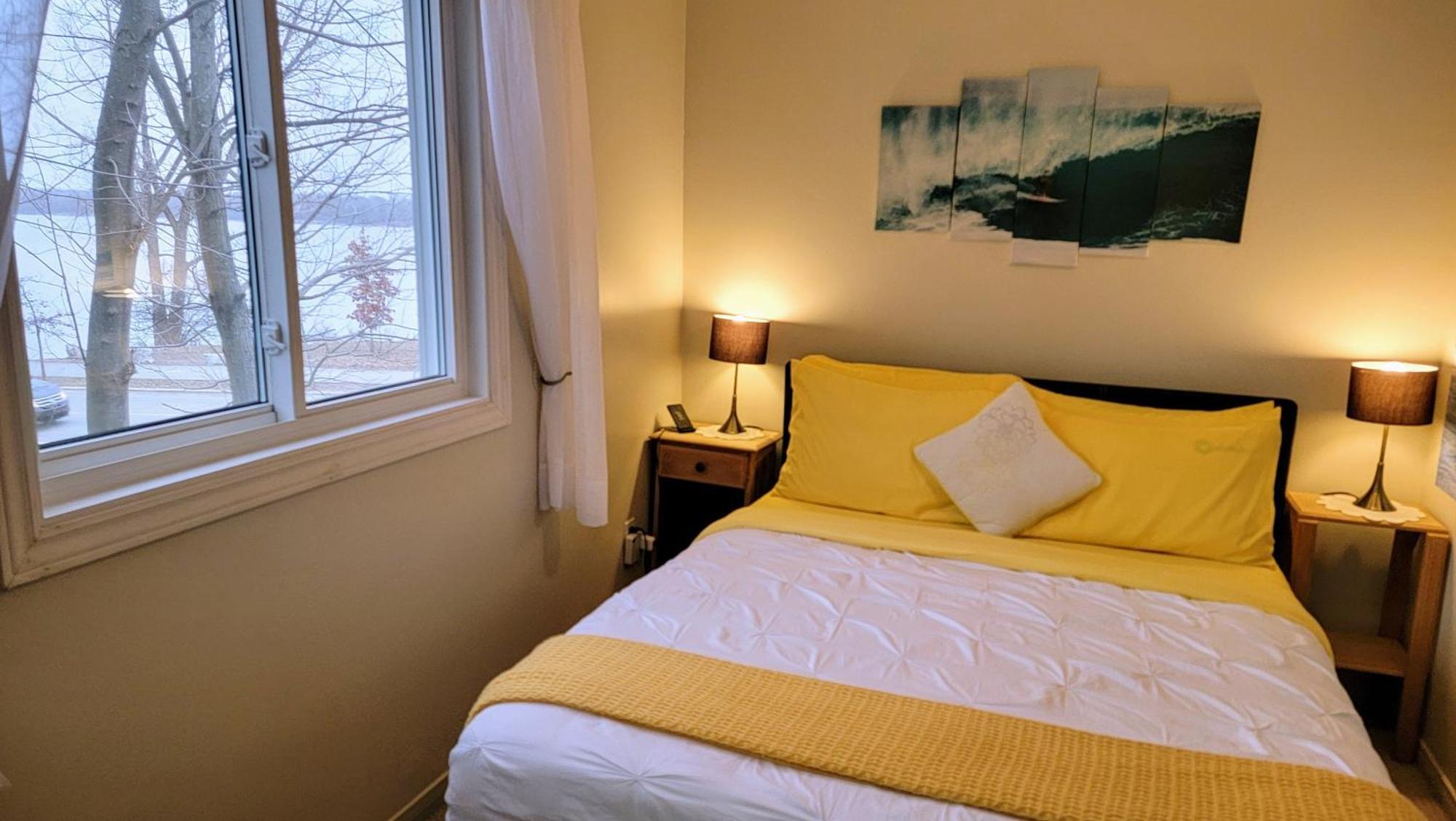 Kokomo Inn Bed And Breakfast Ottawa-Gatineau'S Only Tropical Riverfront B&B On The National Capital Cycling Pathway Route Verte #1 - For Adults Only - Chambre D'Hotes Tropical Aux Berges Des Outaouais Bnb #17542O Phòng bức ảnh