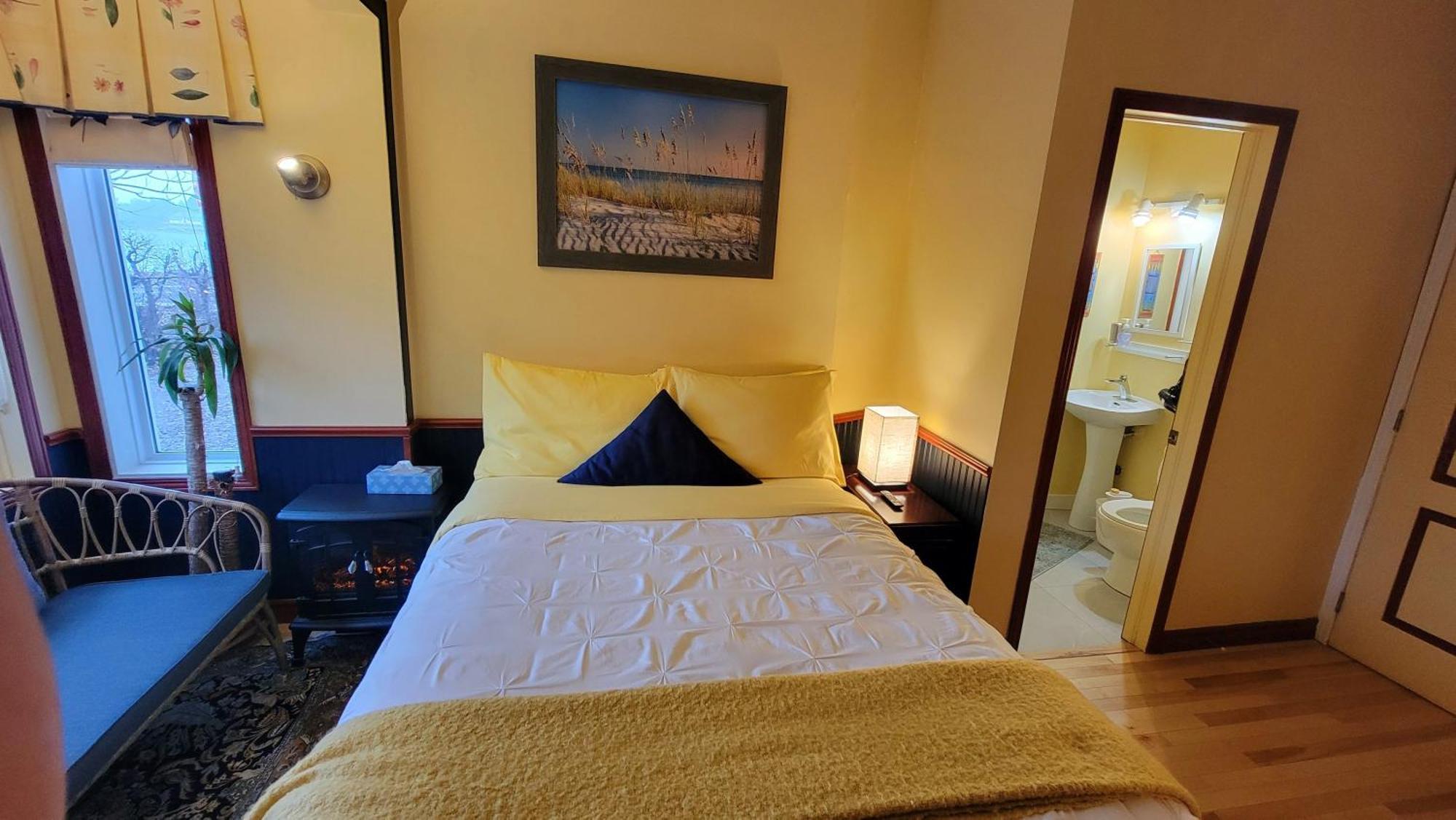 Kokomo Inn Bed And Breakfast Ottawa-Gatineau'S Only Tropical Riverfront B&B On The National Capital Cycling Pathway Route Verte #1 - For Adults Only - Chambre D'Hotes Tropical Aux Berges Des Outaouais Bnb #17542O Phòng bức ảnh
